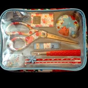 PIONEER WOMAN SEWING KIT